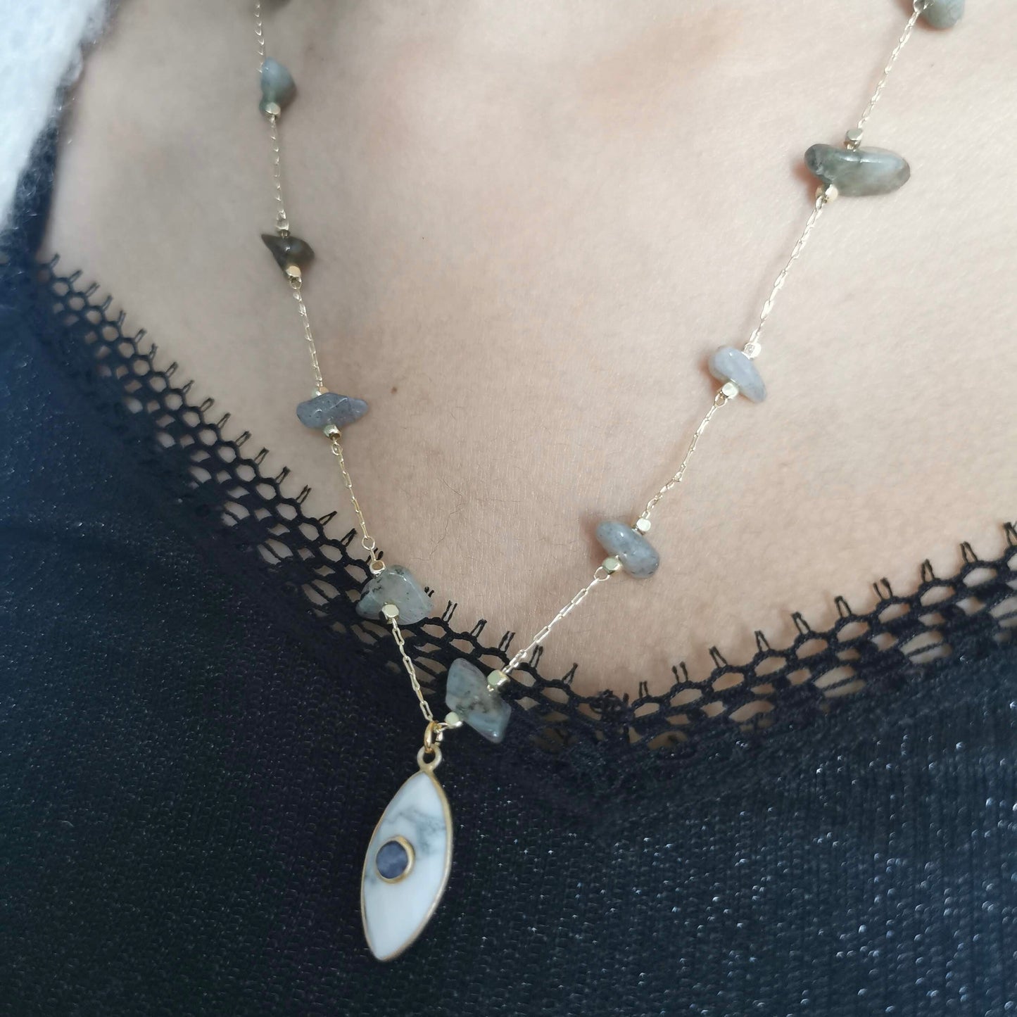 Collier Amulette Labradorite Howlite